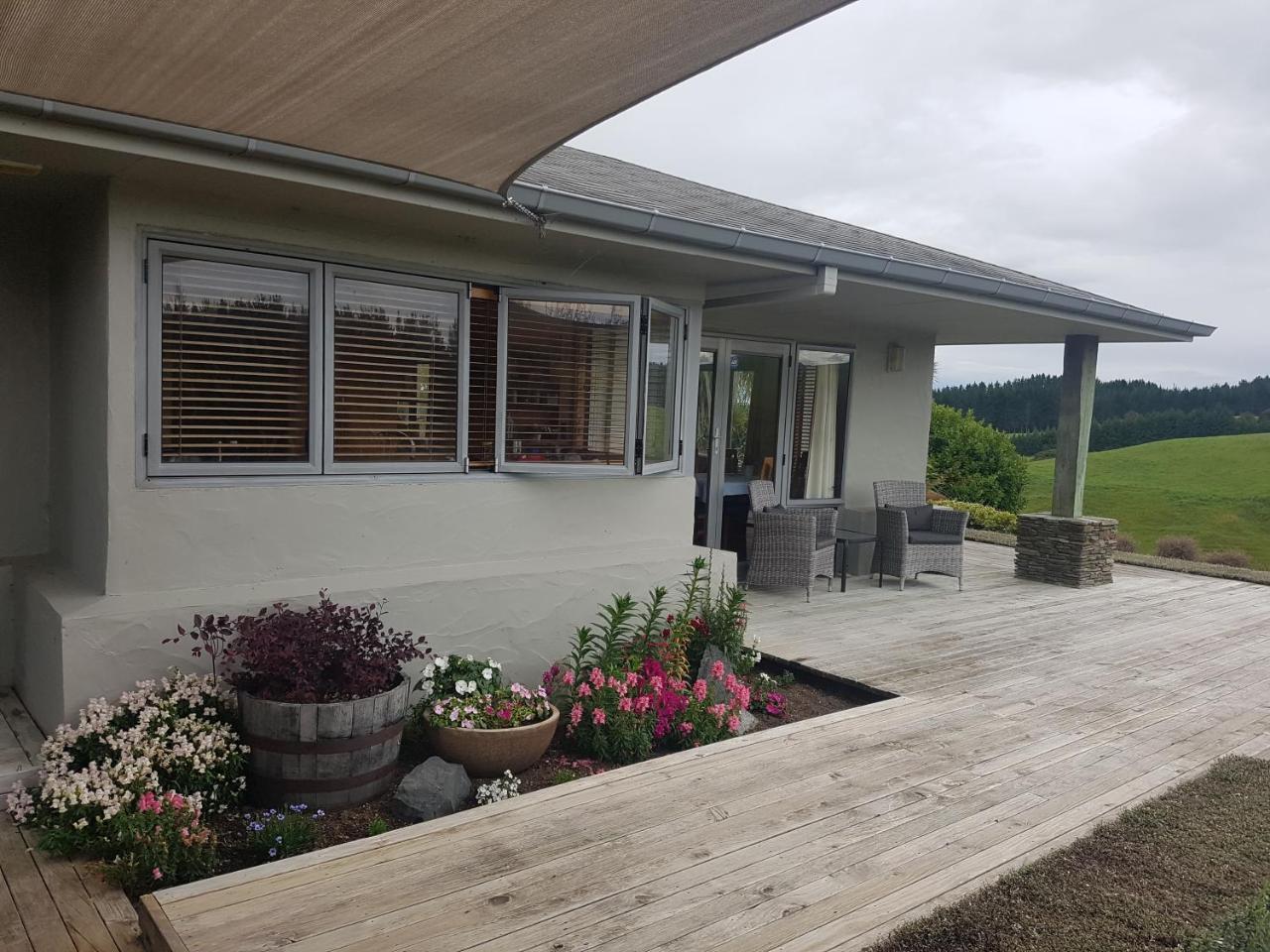 Above The River Karapiro Bed & Breakfast Zewnętrze zdjęcie